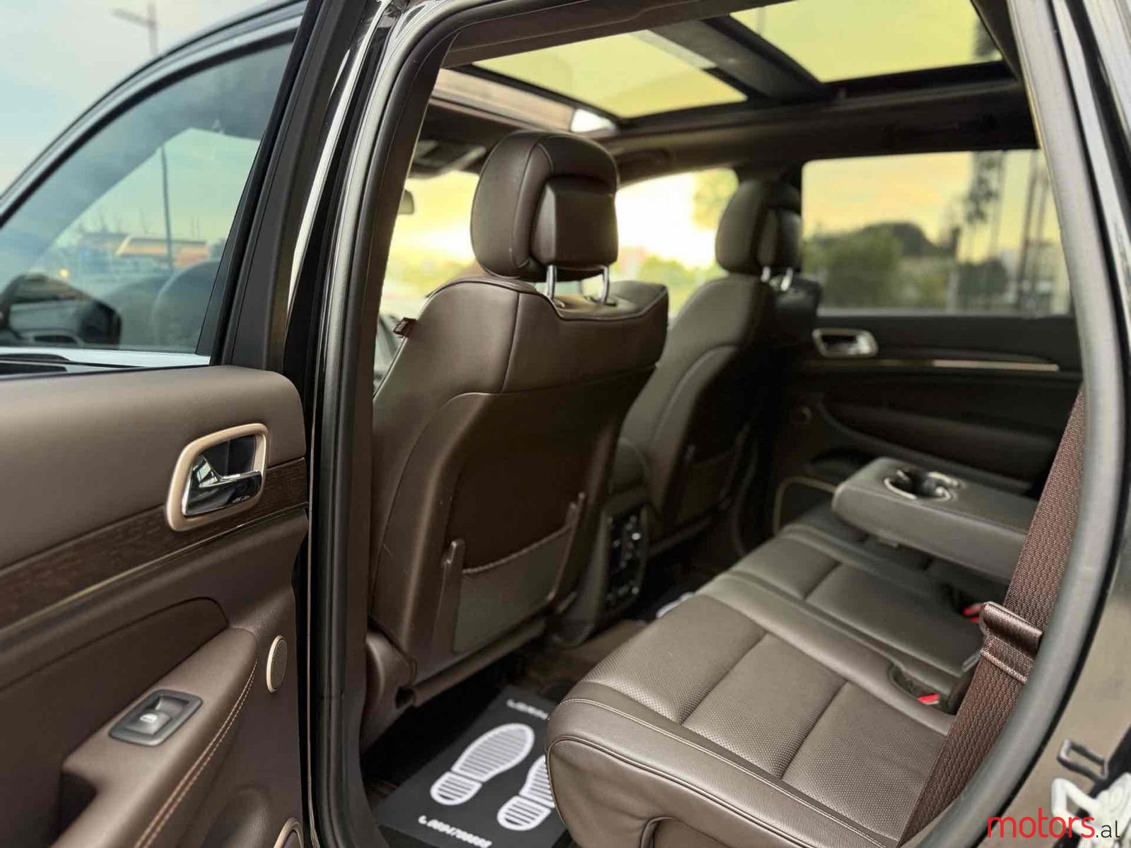 2015' Jeep Grand Cherokee photo #5