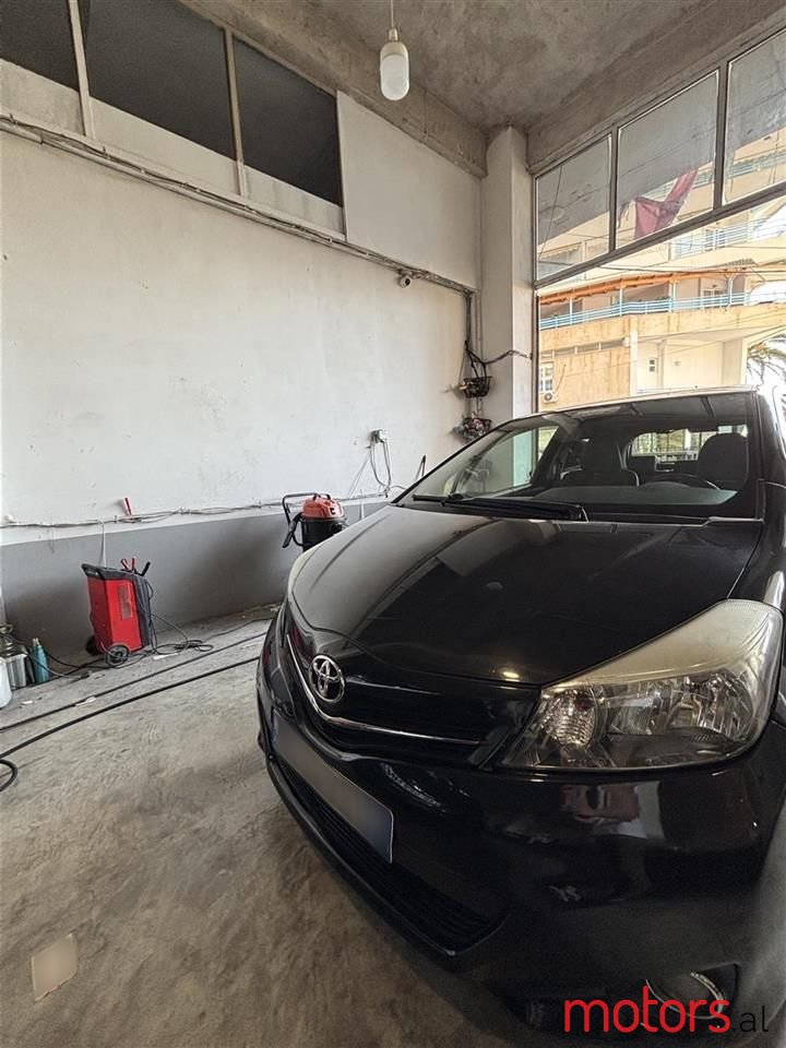 2012' Toyota Yaris photo #3