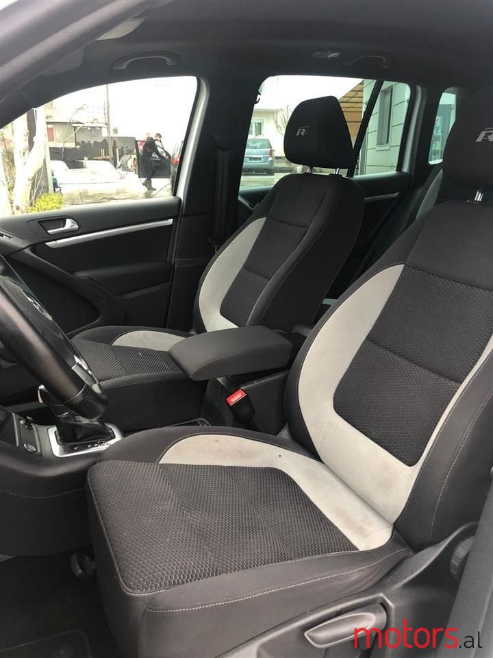 2015' Volkswagen Tiguan photo #6