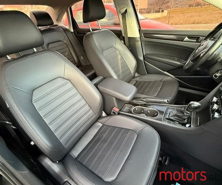 2014' Volkswagen Passat photo #4