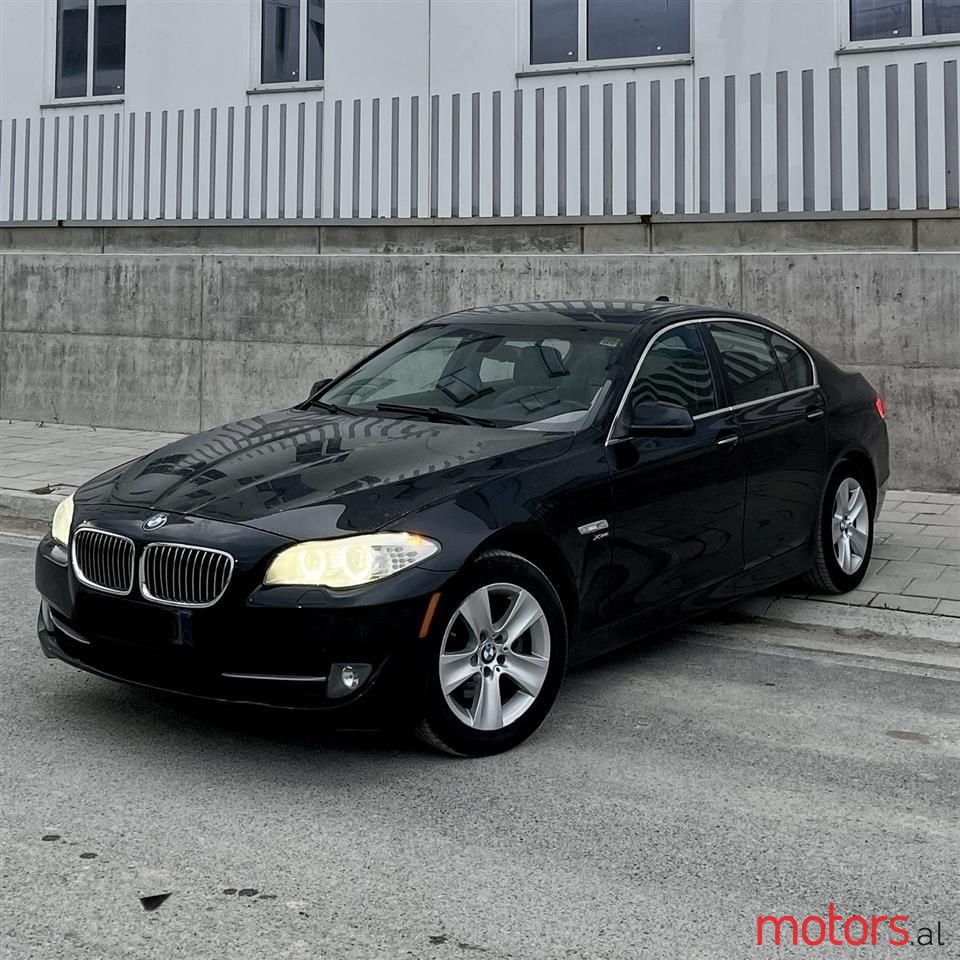 2012' BMW 528 photo #1