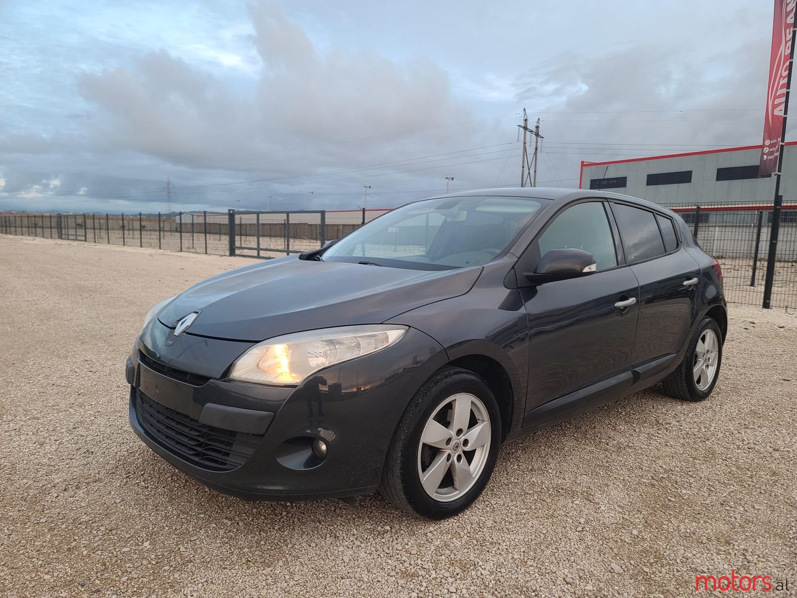 2010' Renault Megane photo #1