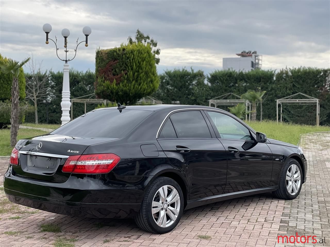 2011' Mercedes-Benz E 250 photo #6