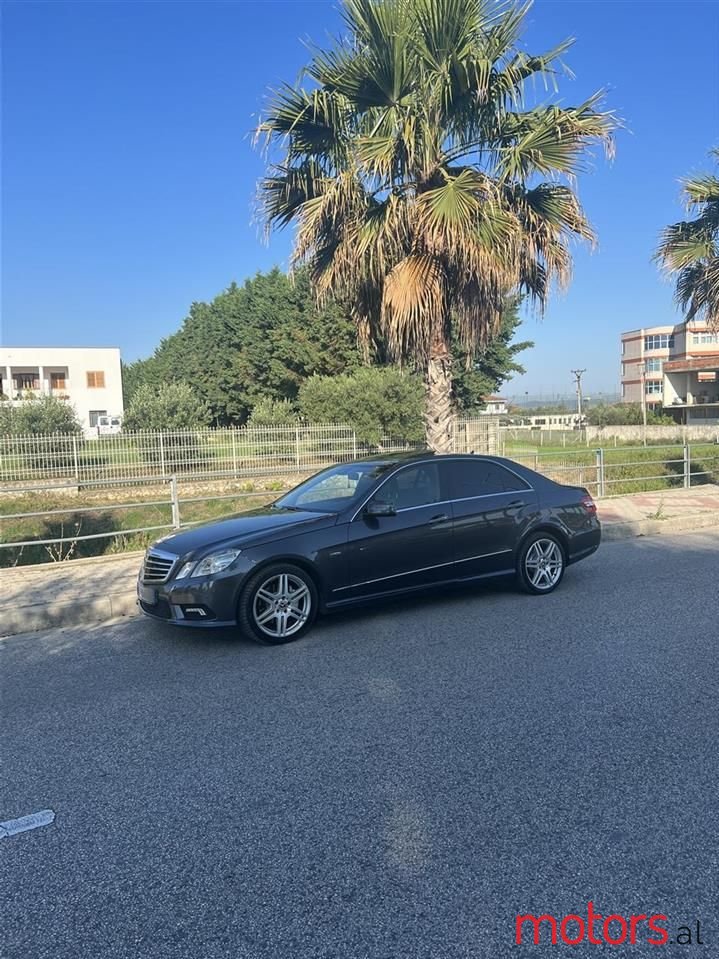 2010' Mercedes-Benz E 350 photo #3