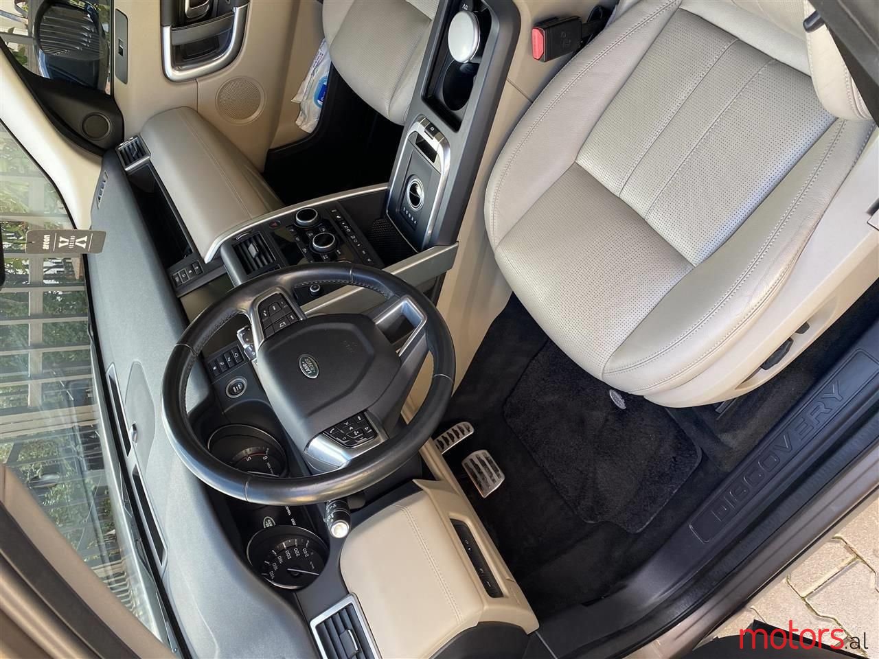 2015' Land Rover Discovery Sport photo #2