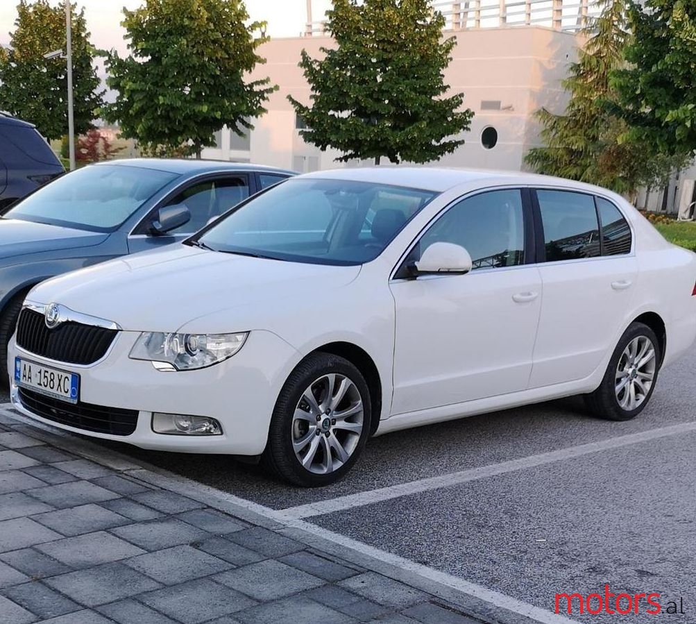 2012' Skoda Superb photo #1