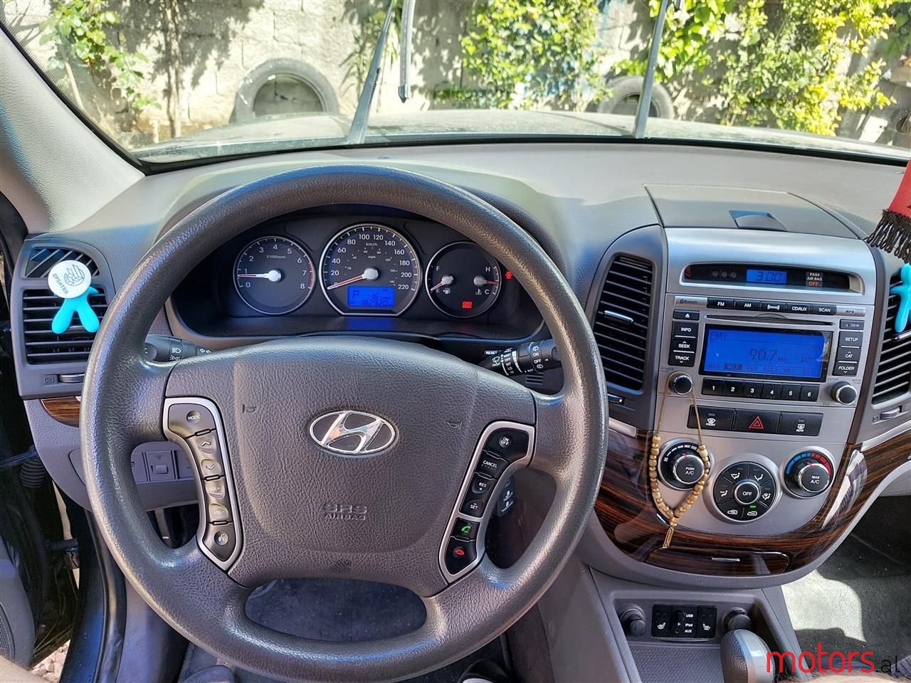 2012' Hyundai Santa Fe photo #5