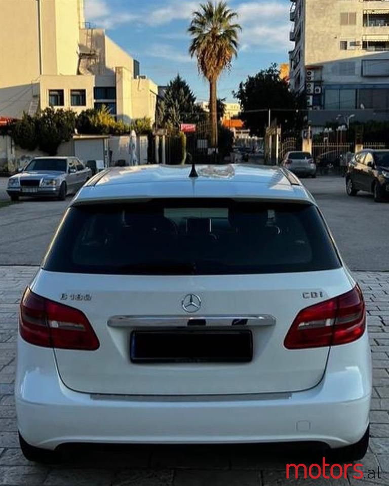 2013' Mercedes-Benz B 180 photo #3