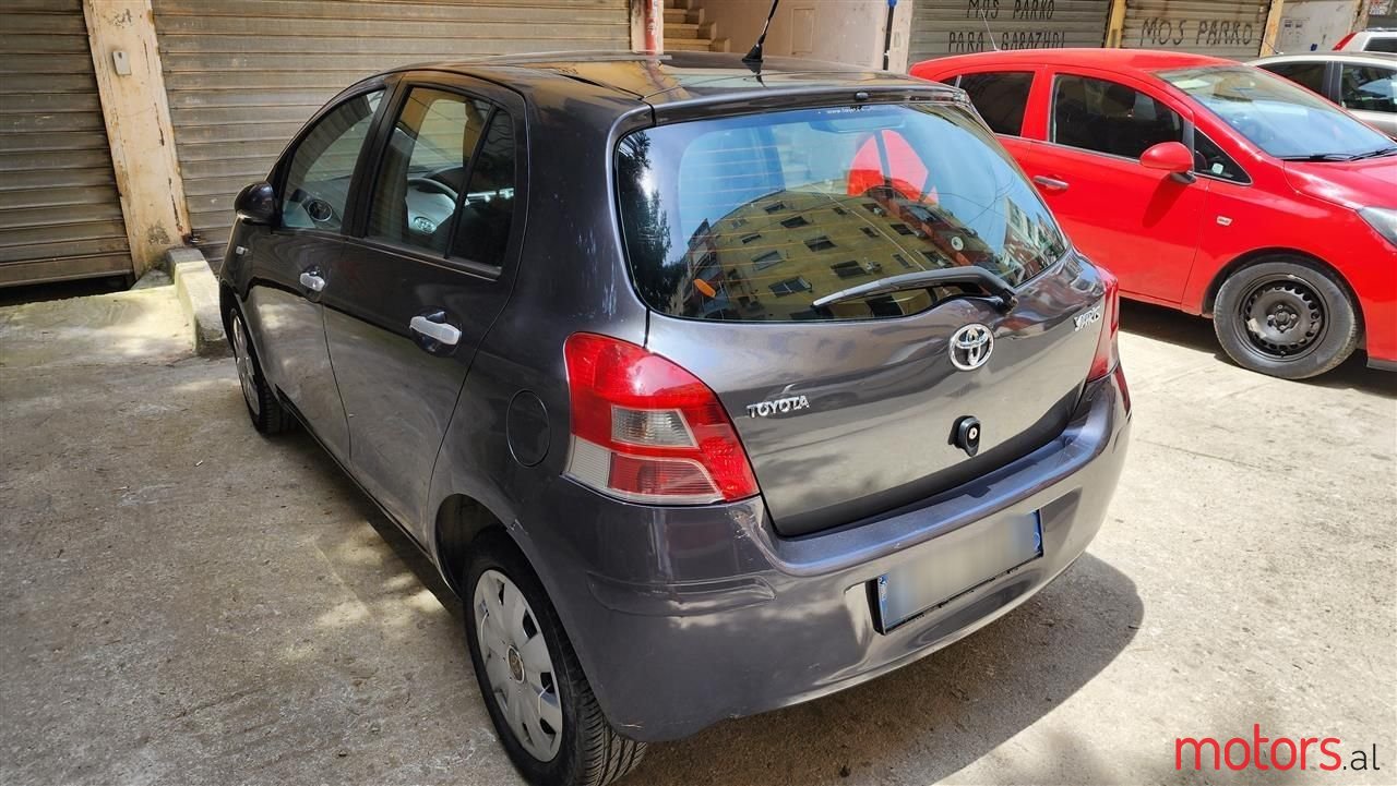 2010' Toyota Yaris photo #6