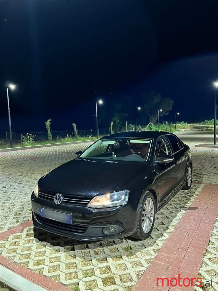 2012' Volkswagen Jetta photo #2