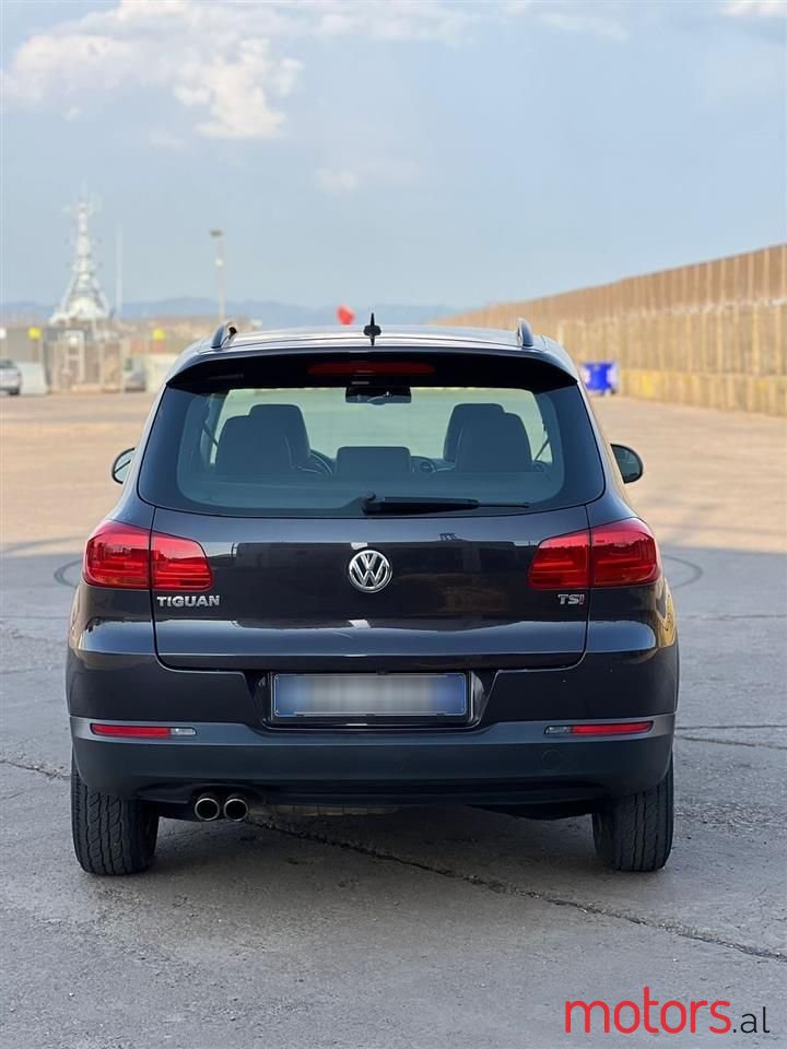 2016' Volkswagen Tiguan photo #3