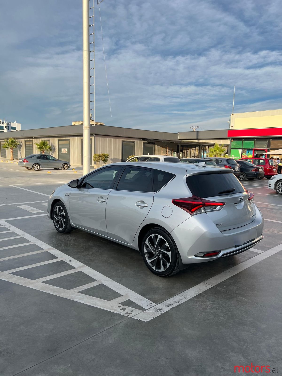 2017' Toyota Auris photo #4