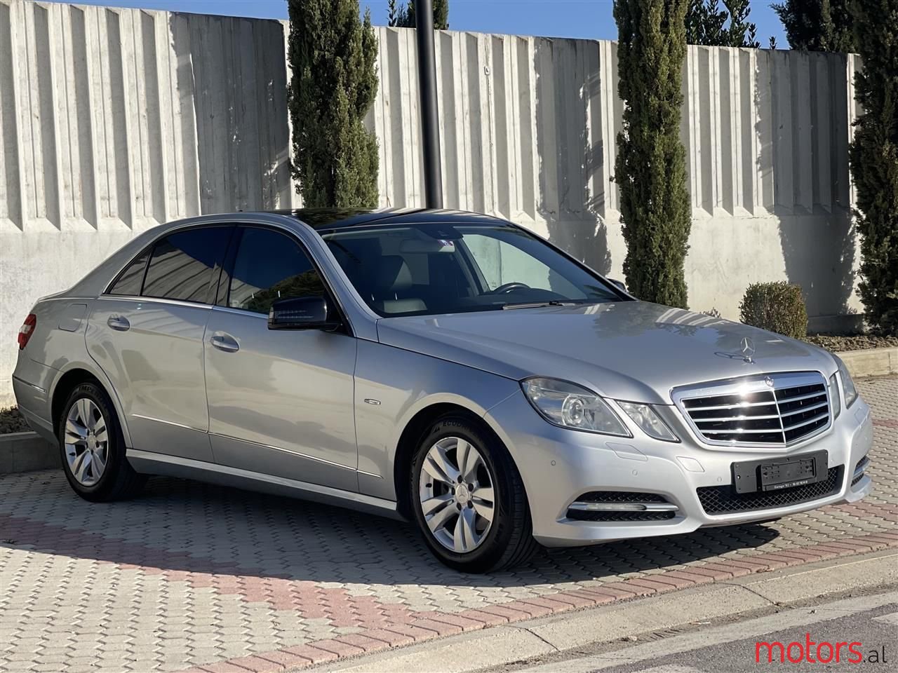 2011' Mercedes-Benz E 220 photo #4