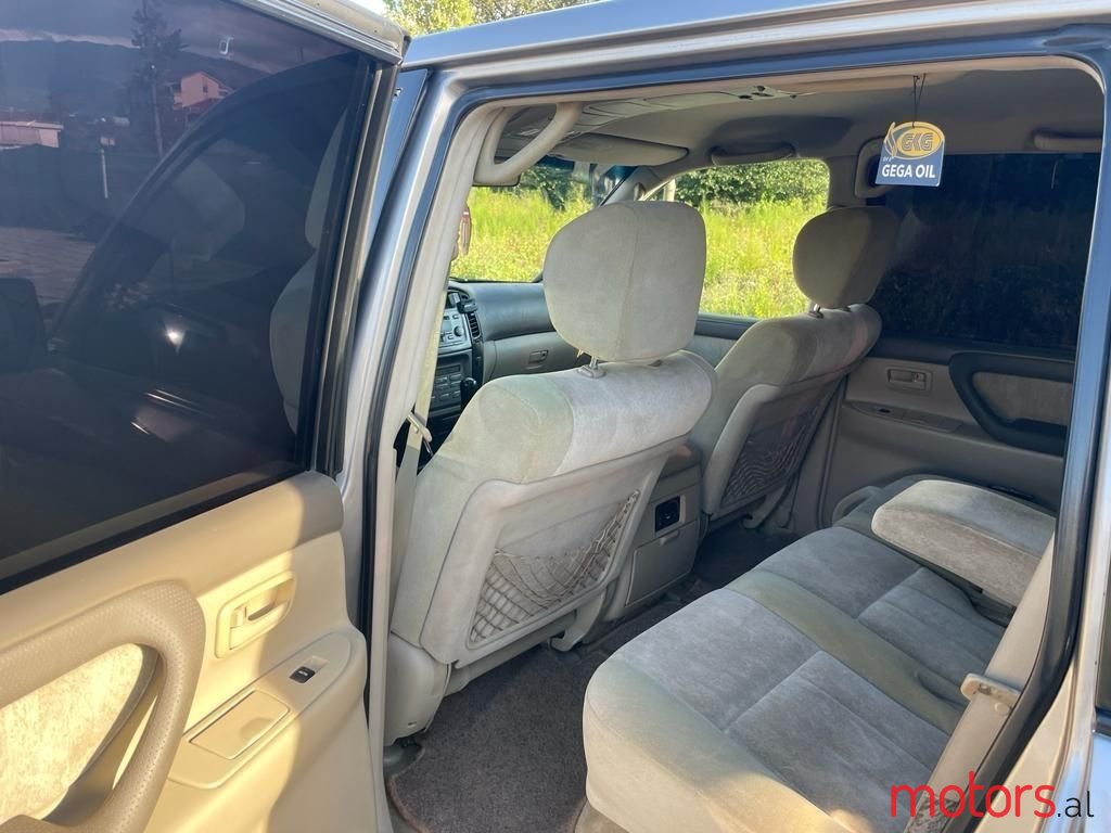 2002' Toyota Land Crusier photo #4