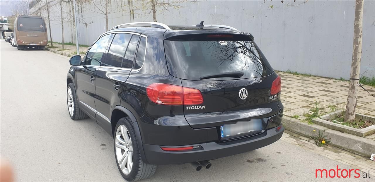 2012' Volkswagen Tiguan photo #5