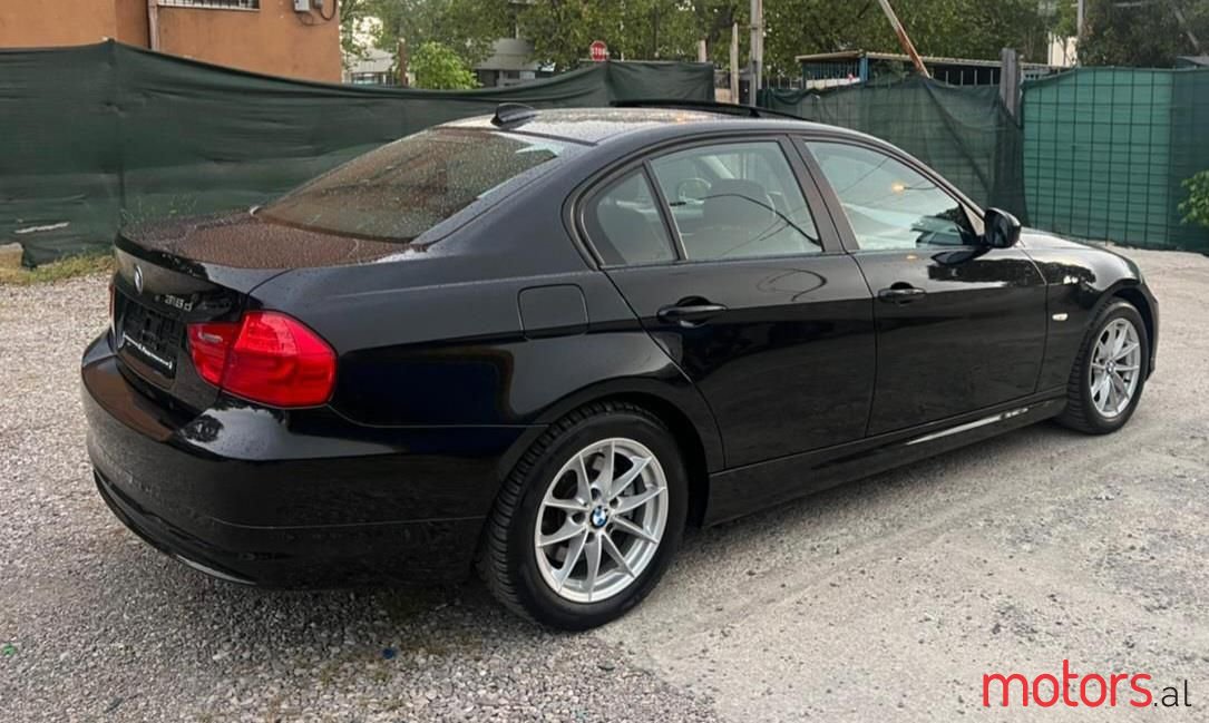 2011' BMW 318 photo #6