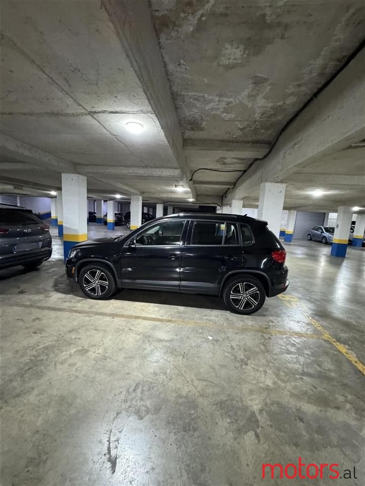 2017' Volkswagen Tiguan photo #2