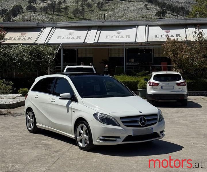 2013' Mercedes-Benz B 200 photo #3
