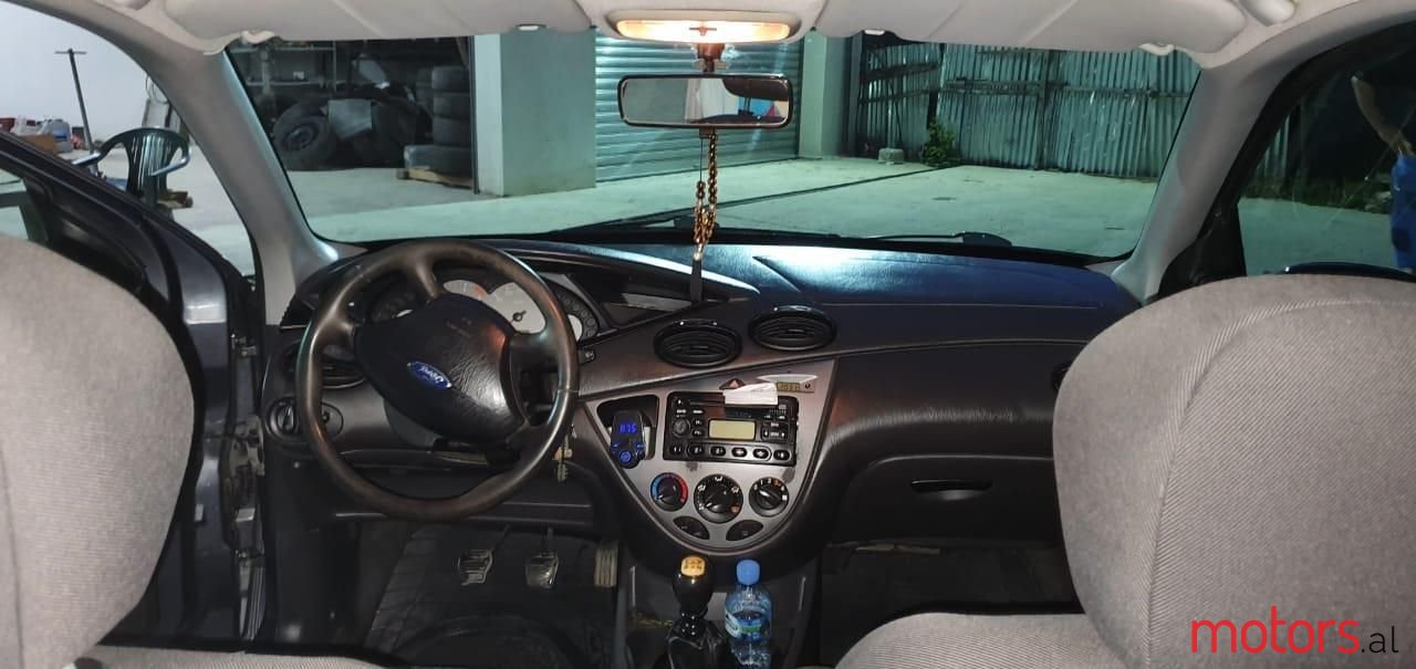 2001' Ford Focus photo #4