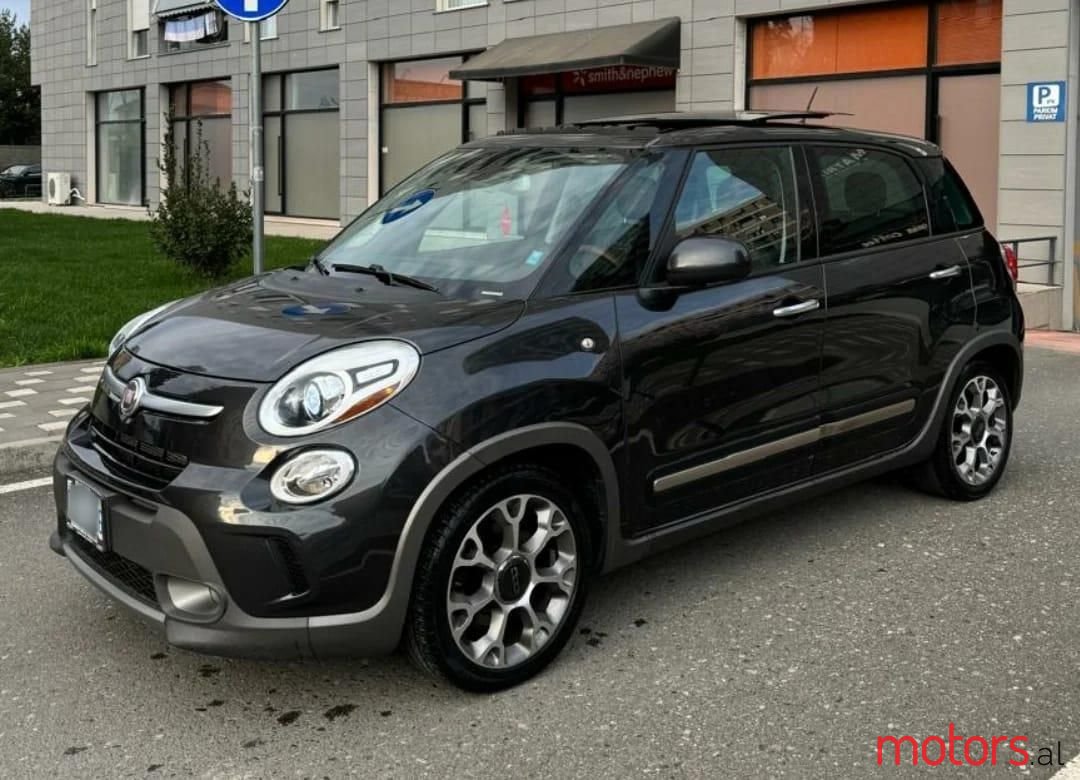 2015' Fiat 500L photo #5