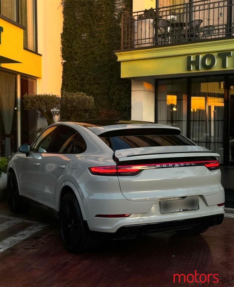 2021' Porsche Cayenne photo #4