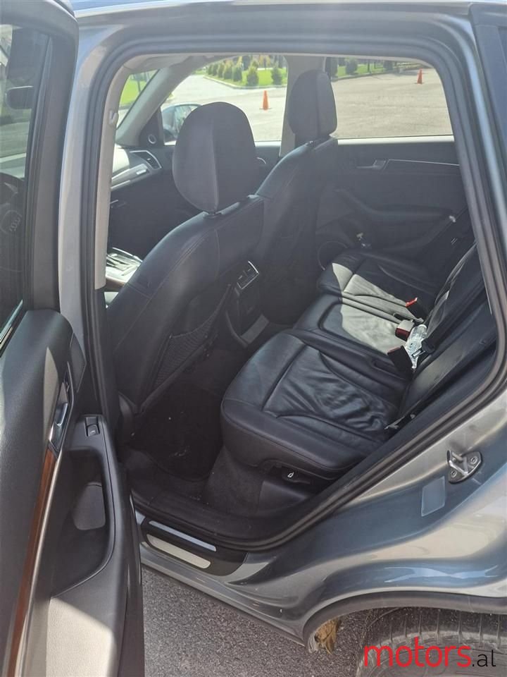 2011' Audi Q5 photo #5