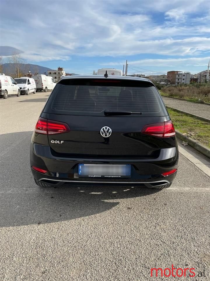 2018' Volkswagen Golf photo #4