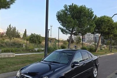 2005' Mercedes-Benz 220