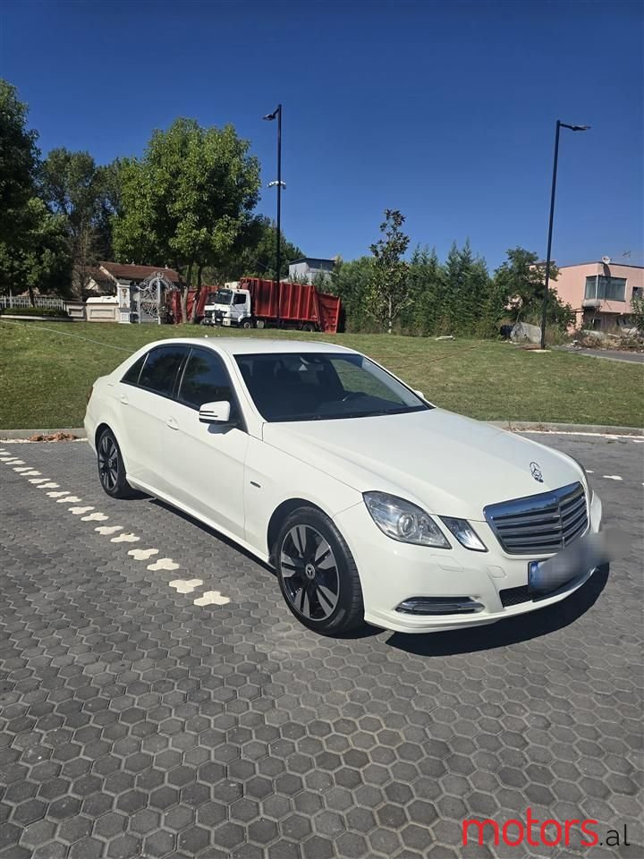 2013' Mercedes-Benz E 250 photo #2
