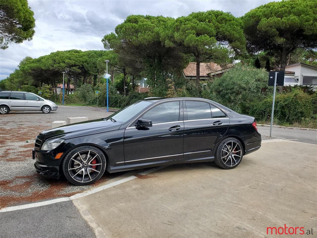 2011' Mercedes-Benz C 300 photo #3