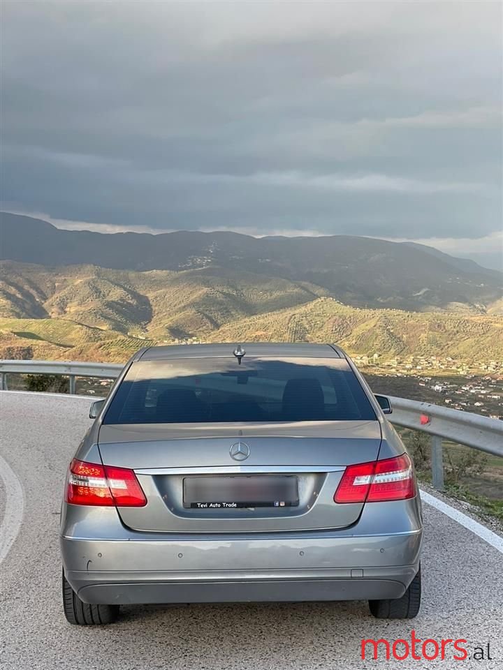 2010' Mercedes-Benz E 220 photo #6