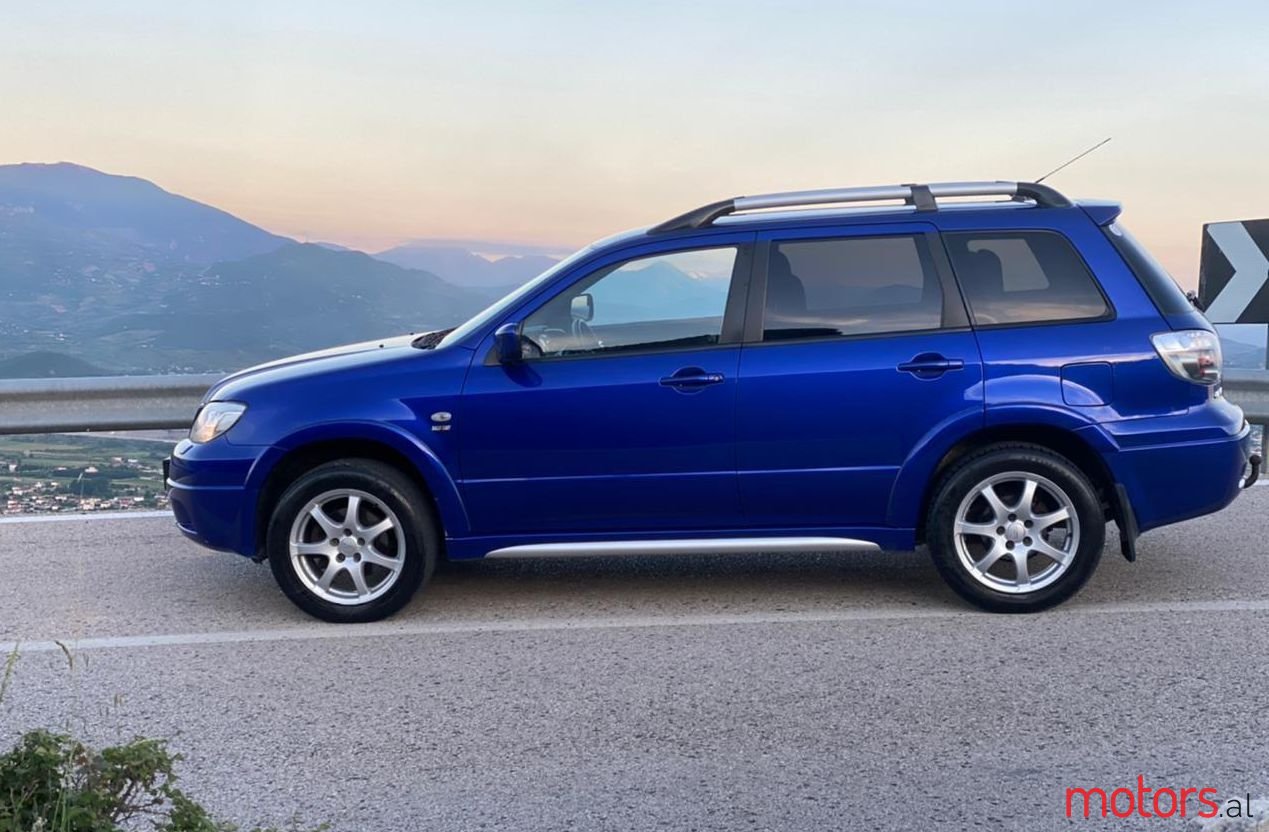 2007' Mitsubishi Outlander photo #1