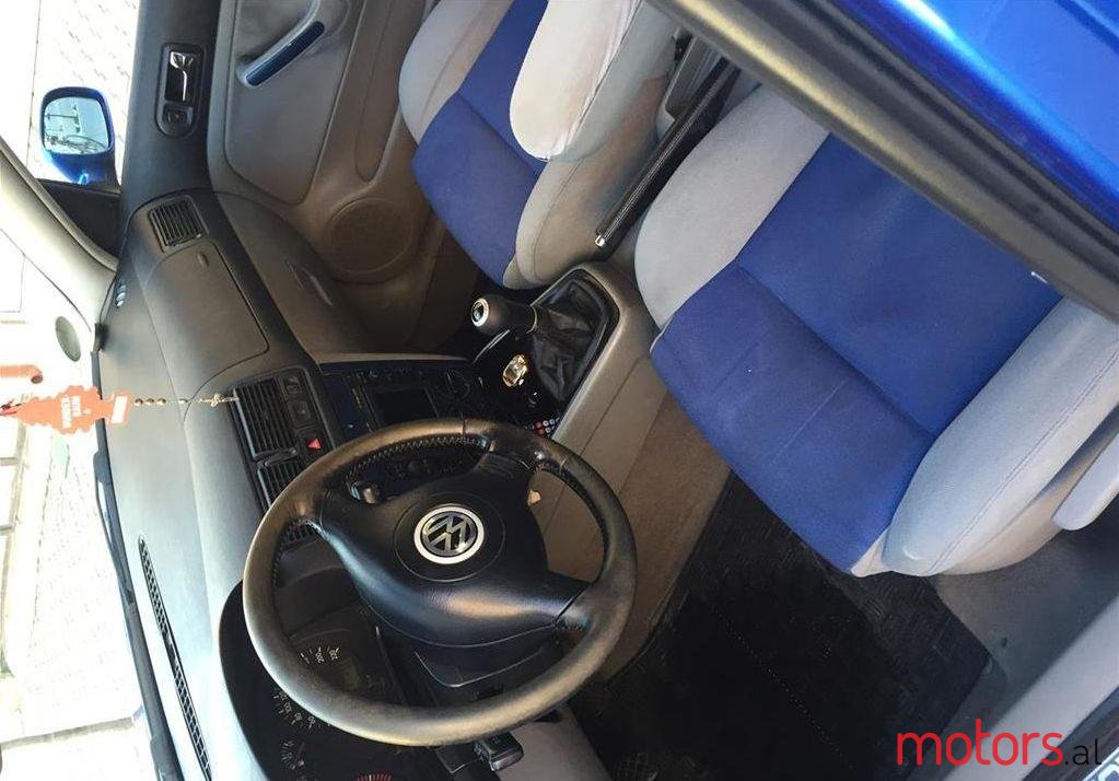 2000' Volkswagen Golf photo #1