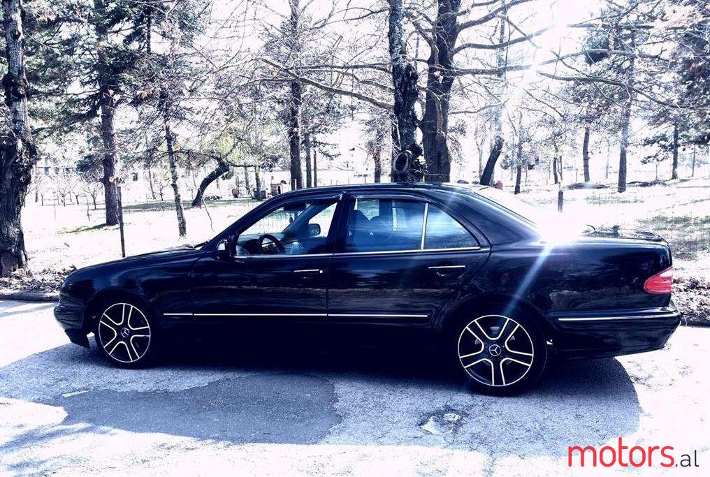 2001' Mercedes-Benz E 200 photo #1