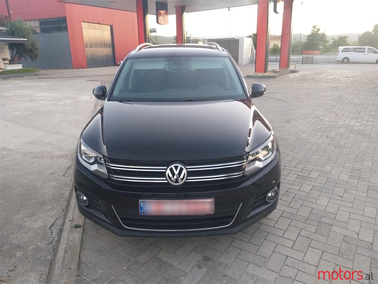 2012' Volkswagen Tiguan photo #6