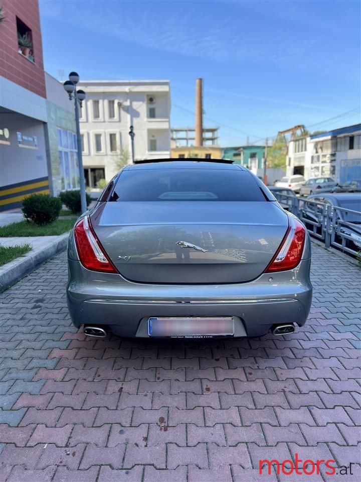 2010' Jaguar XJ photo #5