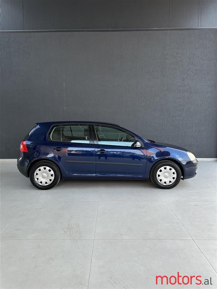 2004' Volkswagen Golf photo #1