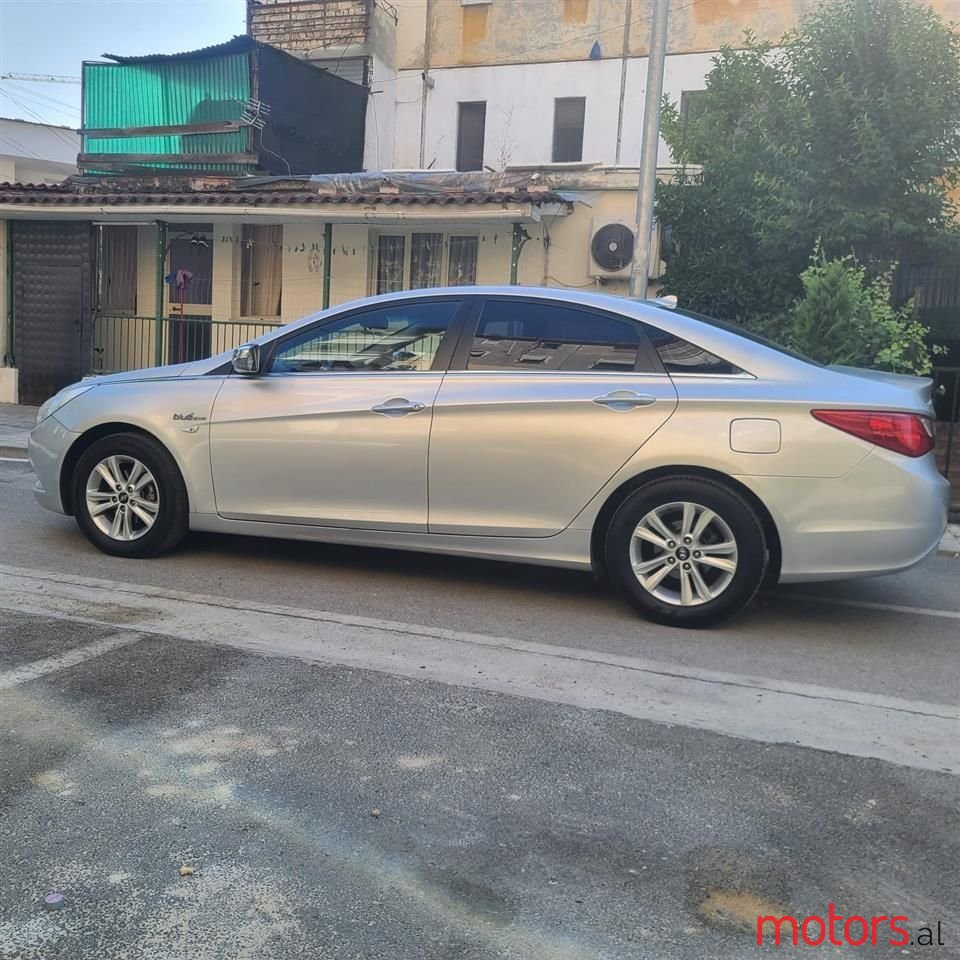 2011' Hyundai Sonata photo #3