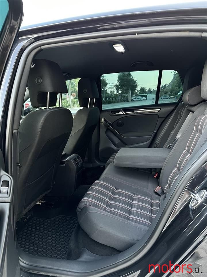 2010' Volkswagen Golf photo #5