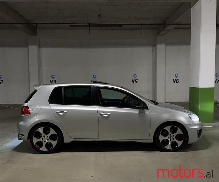 2011' Volkswagen Golf photo #3