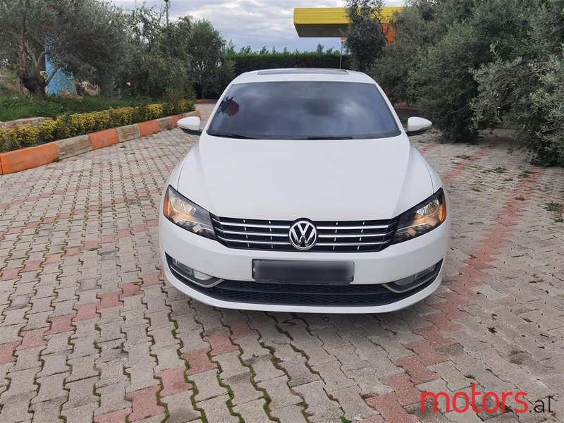 2015' Volkswagen Passat photo #5