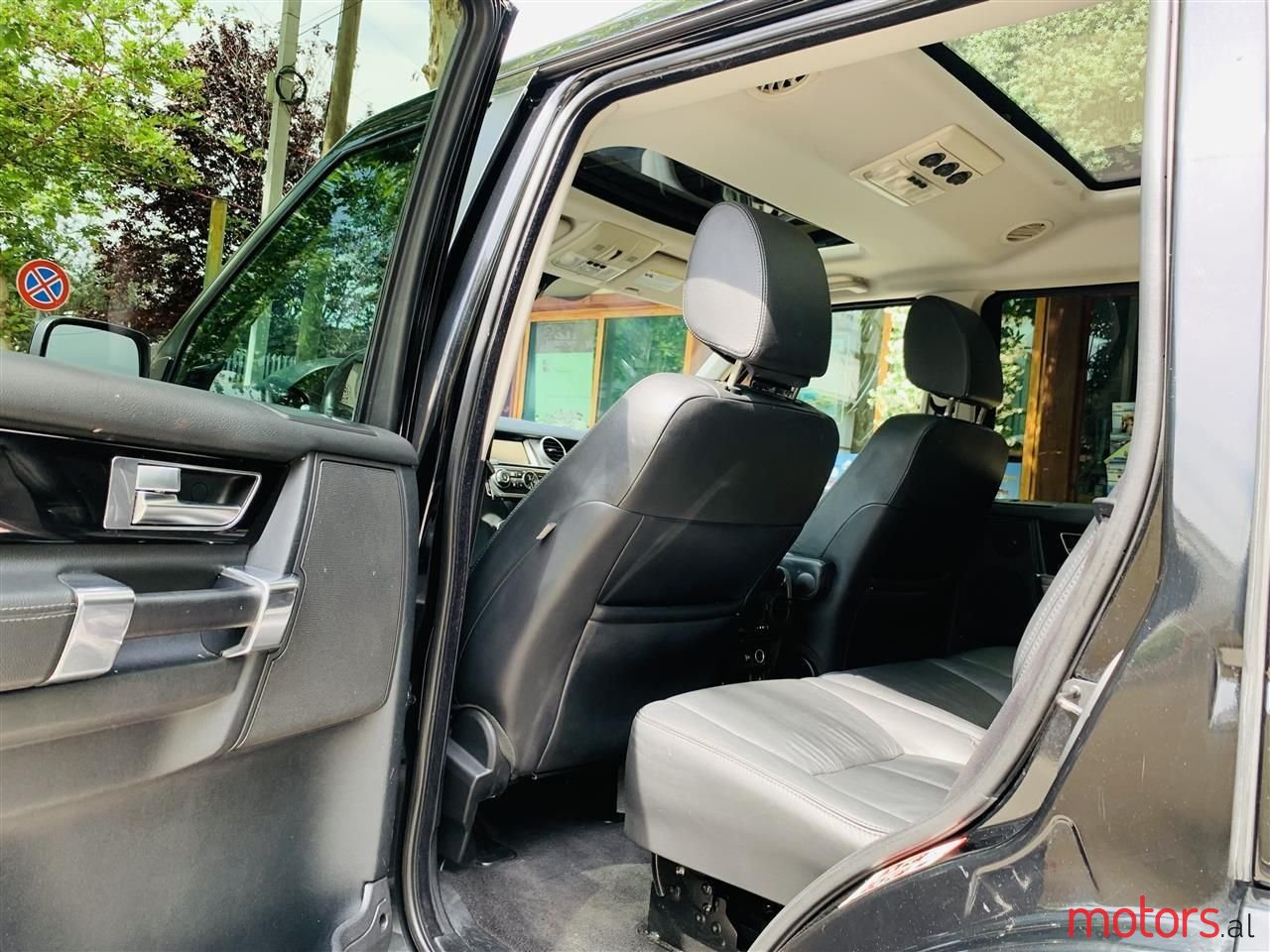 2012' Land Rover Discovery photo #5