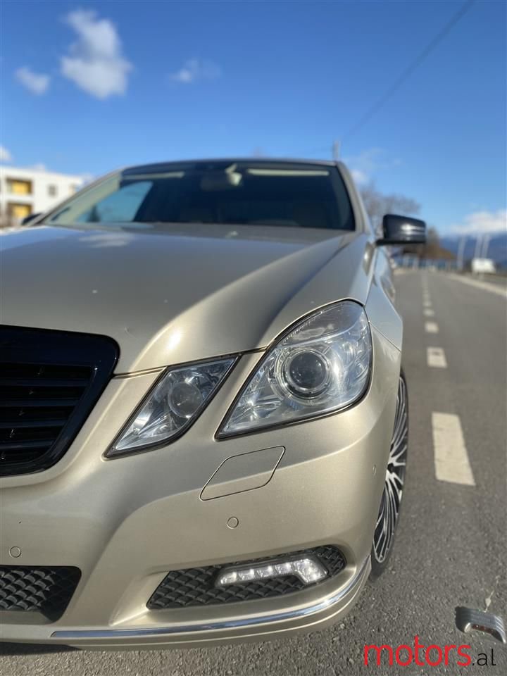 2009' Mercedes-Benz E 250 photo #3