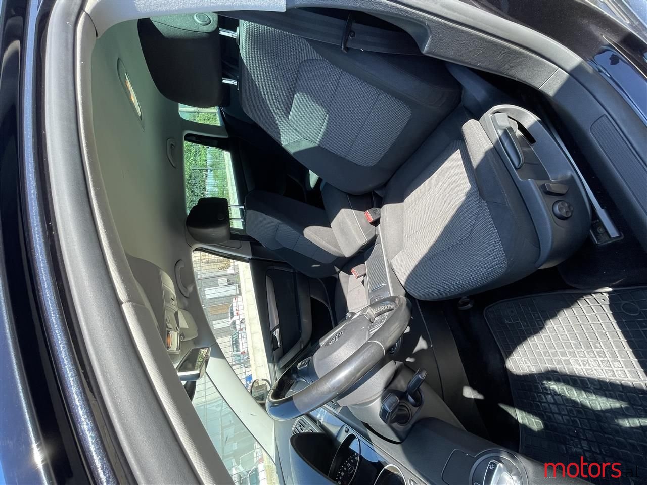 2011' Volkswagen Passat photo #5