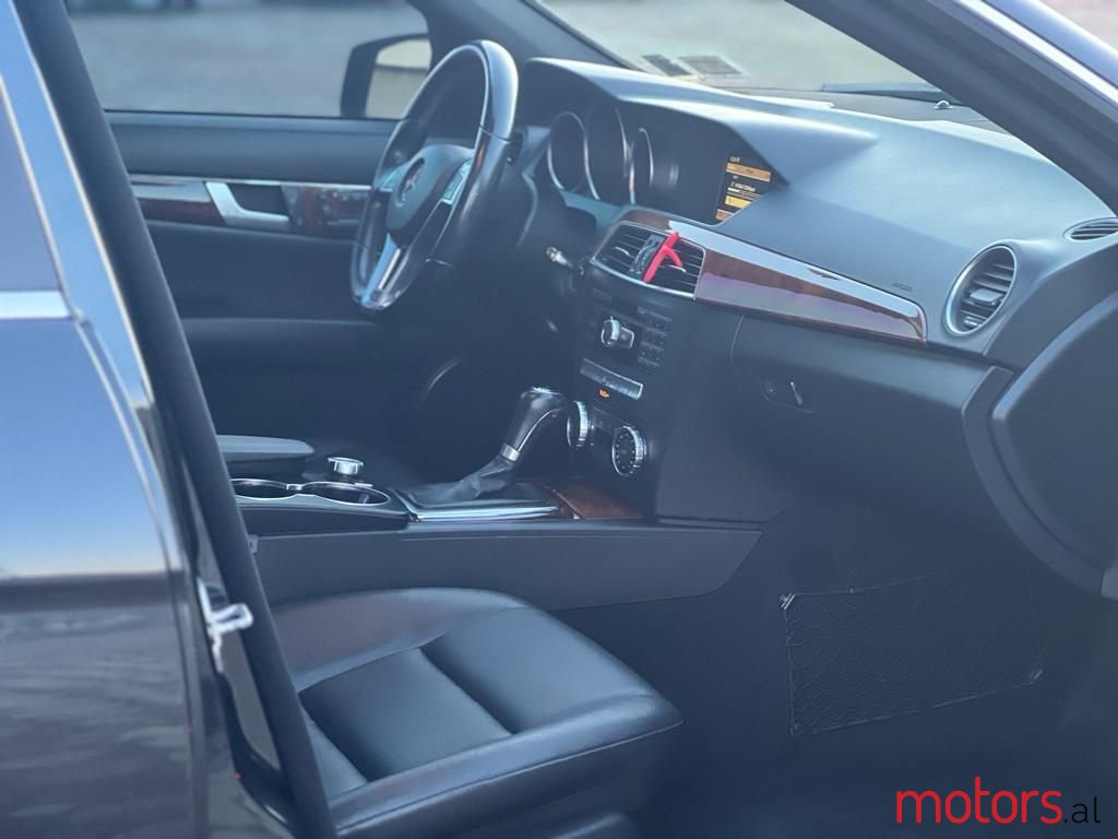 2012' Mercedes-Benz C 300 photo #6