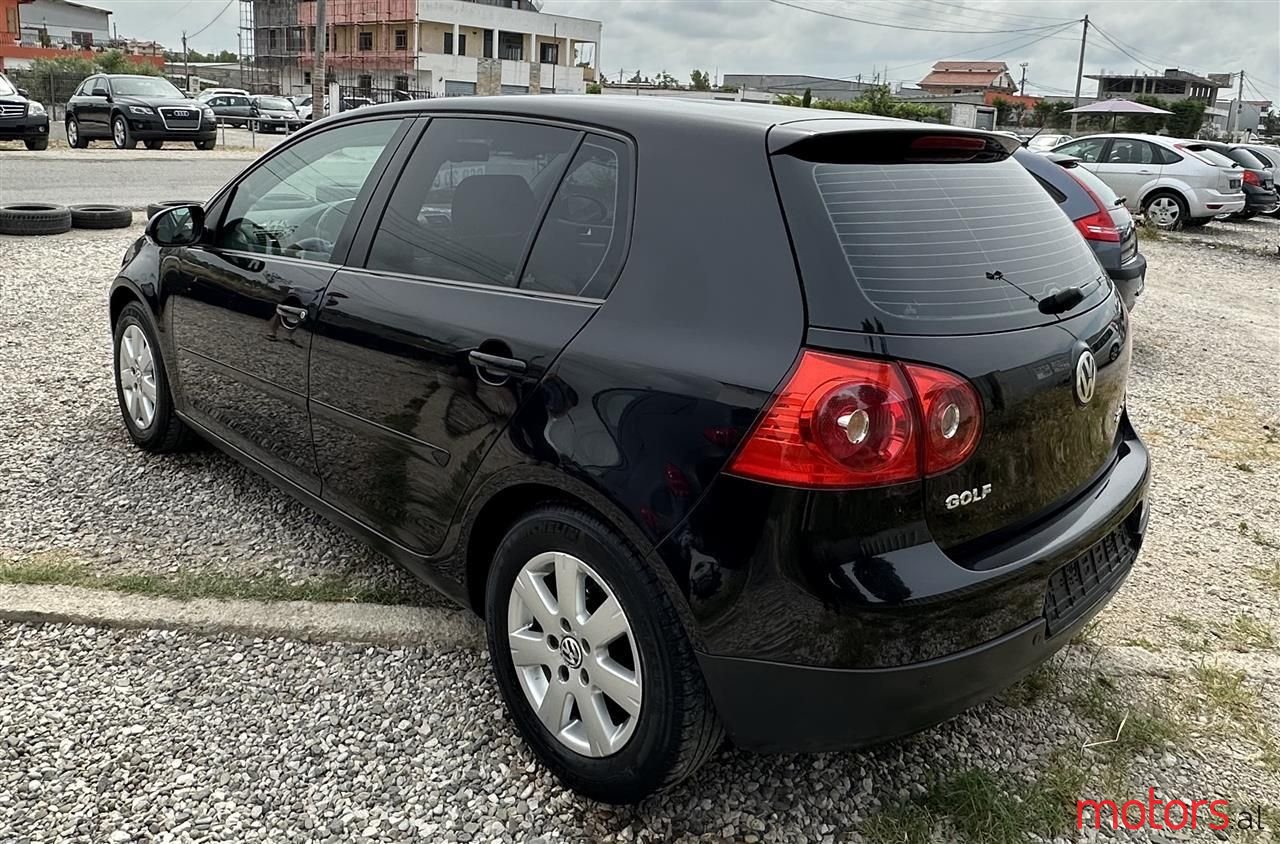 2005' Volkswagen Golf photo #5