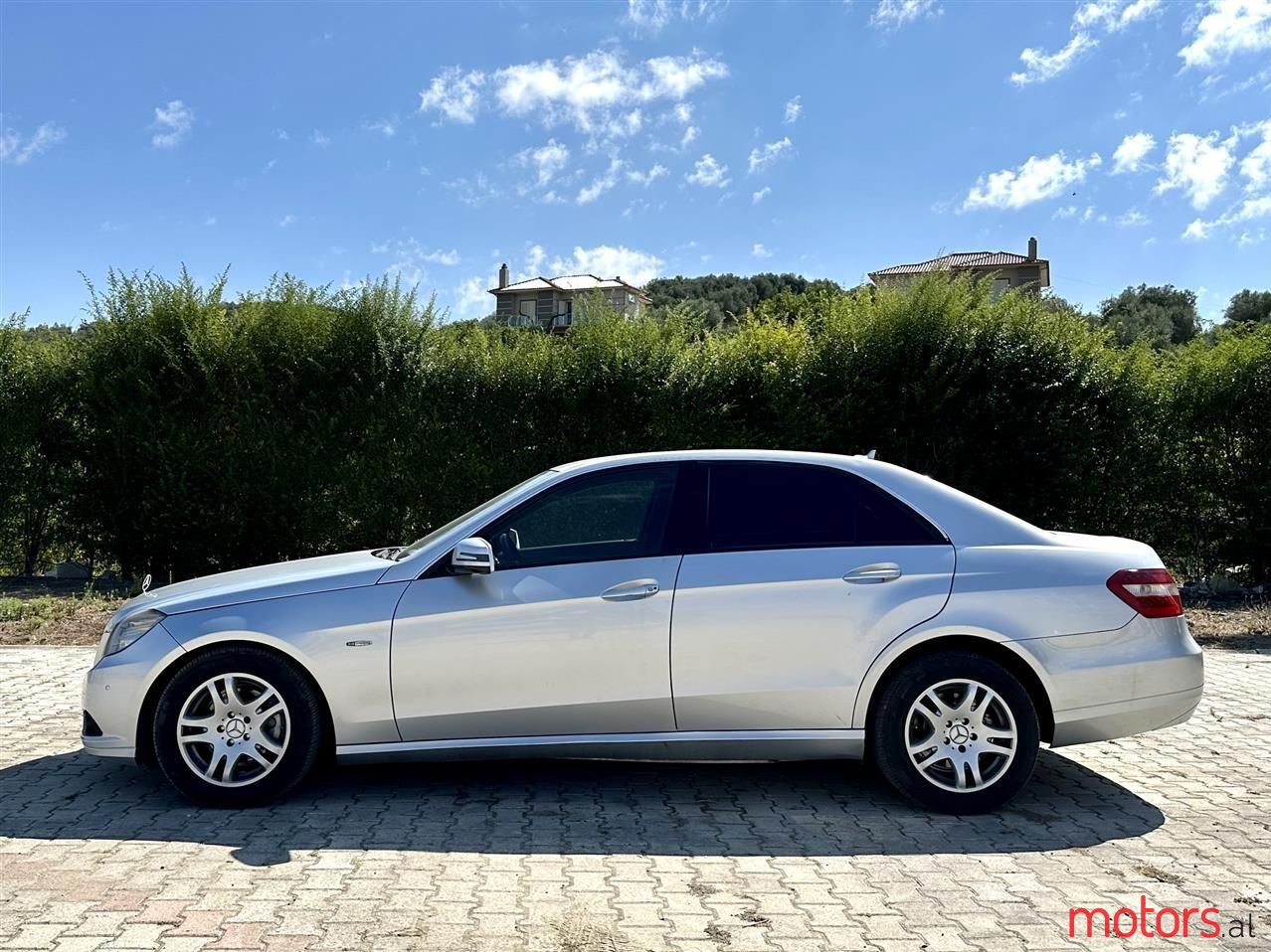 2010' Mercedes-Benz E 220 photo #6