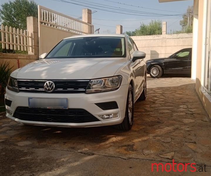 2017' Volkswagen Tiguan photo #3