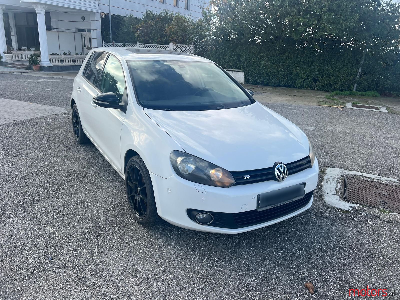 2010' Volkswagen Golf photo #3