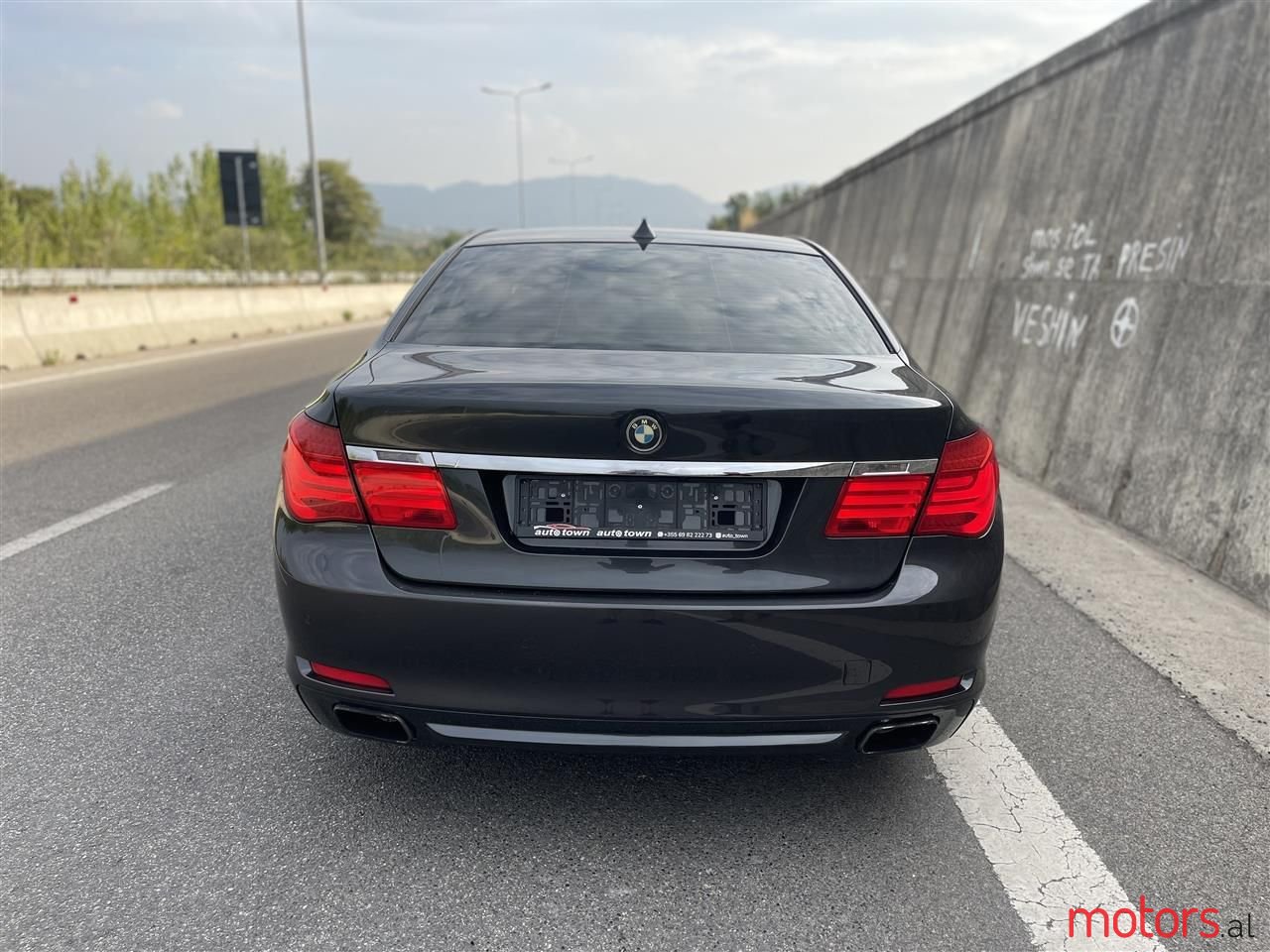 2011' BMW 740 photo #6